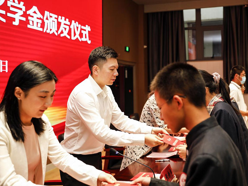 凯时官方股份上市一周年丨阔步前进 筑梦新程